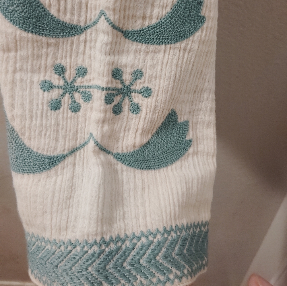 🦋Soft Surroundings Cream and Blue Floral Blouse - Picture 5 of 8